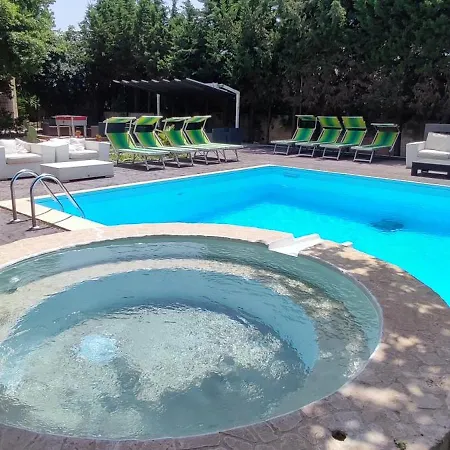 - Pool & Nature Lägenhet Monteroni di Lecce