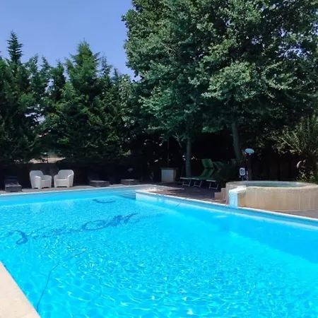 - Pool & Nature